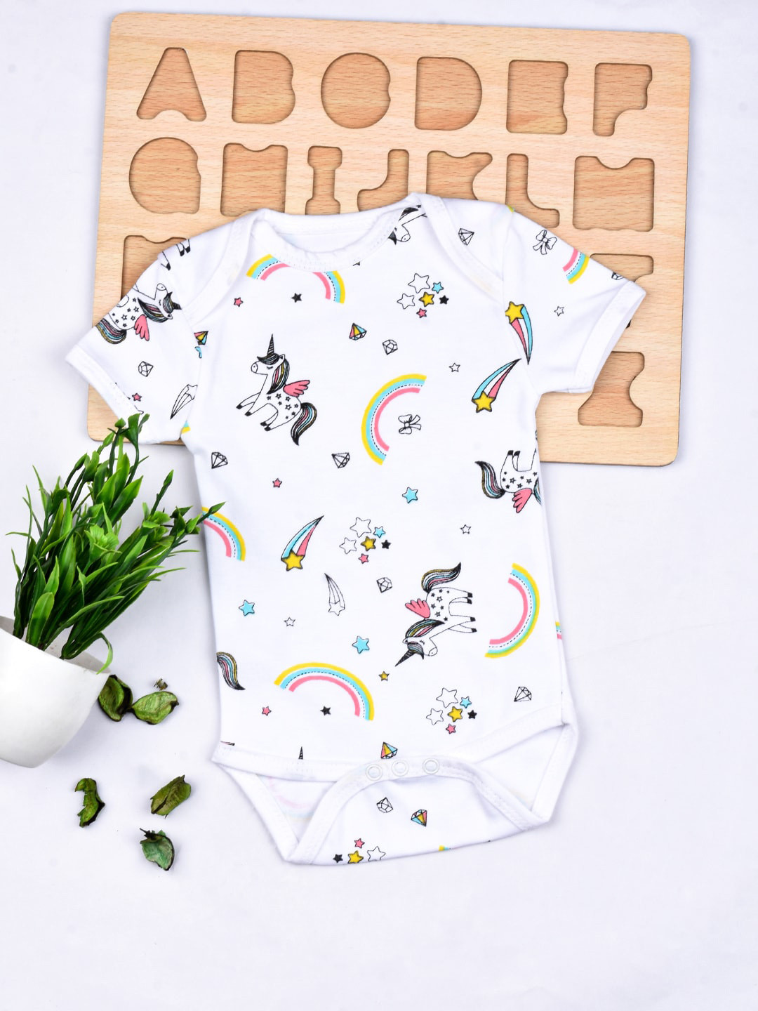 

Moms Home Infants Printed Organic Cotton Bodysuit, White