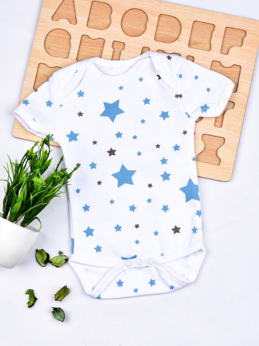

Moms Home Infants Printed Cotton Bodysuit, White