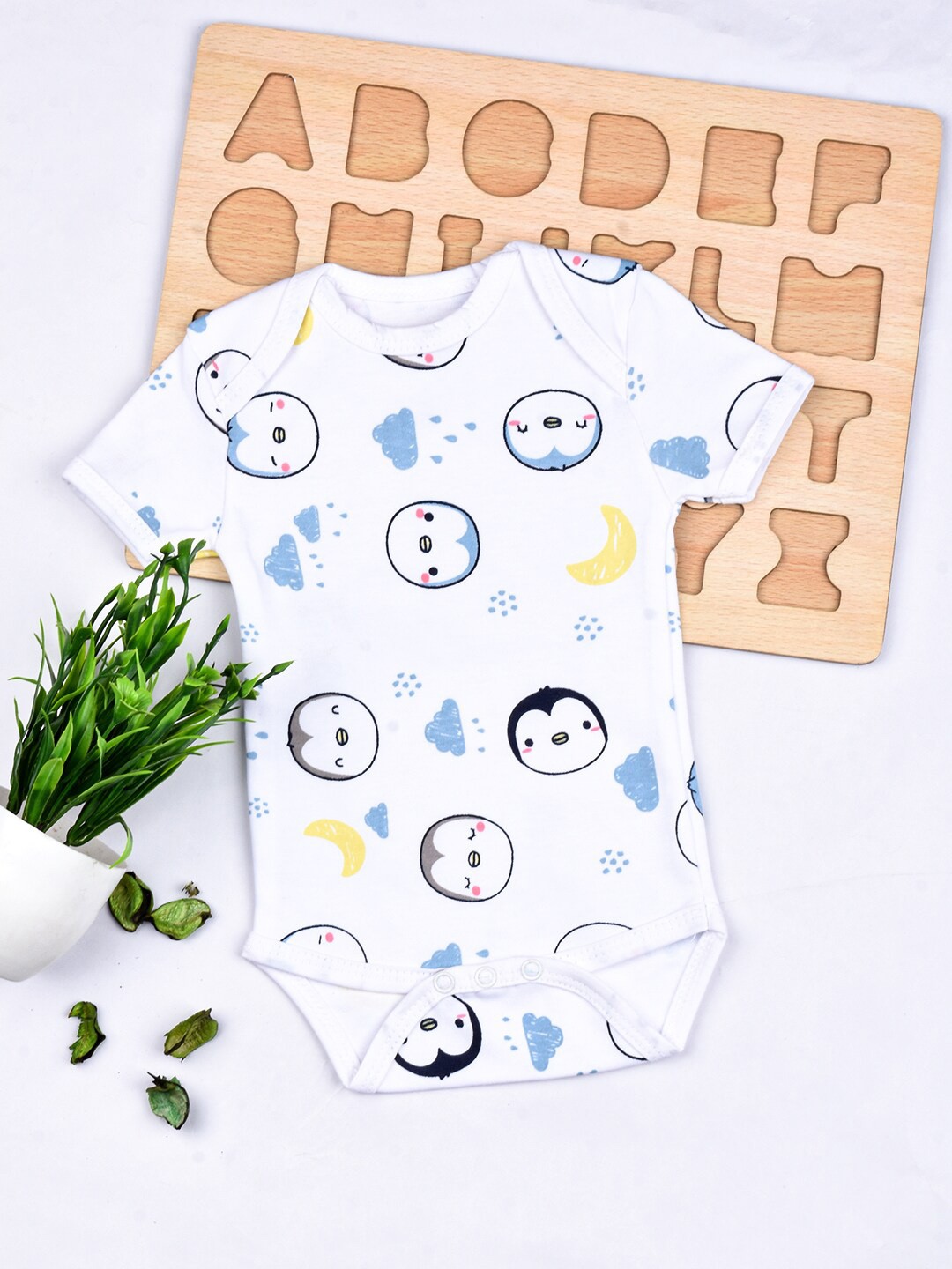 

Moms Home Infant Kids Printed Organic Cotton Envelope Neck Short Sleeves Bodysuit, White