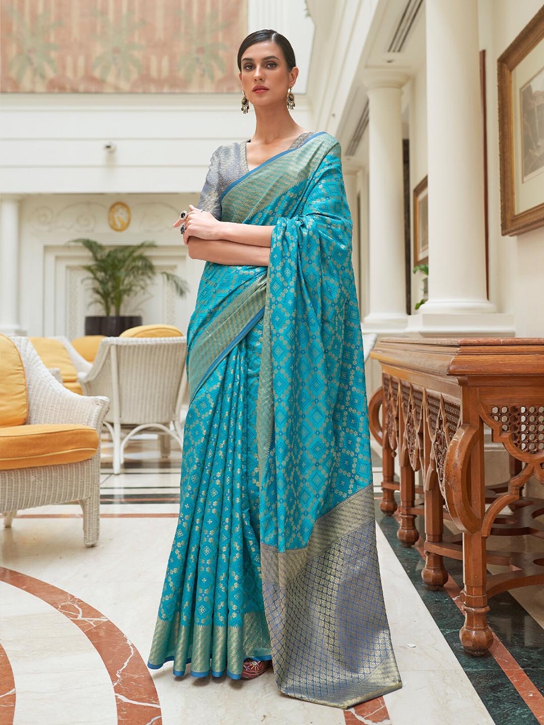 

ODETTE Ethnic Motif Zari Silk Blend Saree, Blue