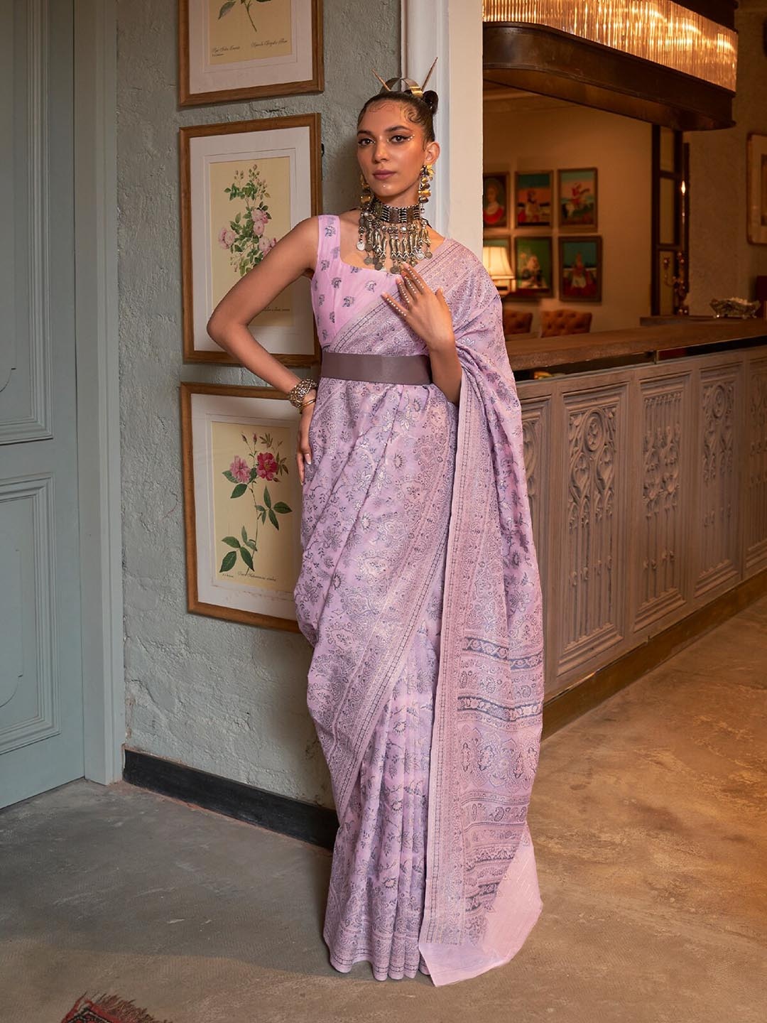 

ODETTE Floral Woven Design Saree, Purple
