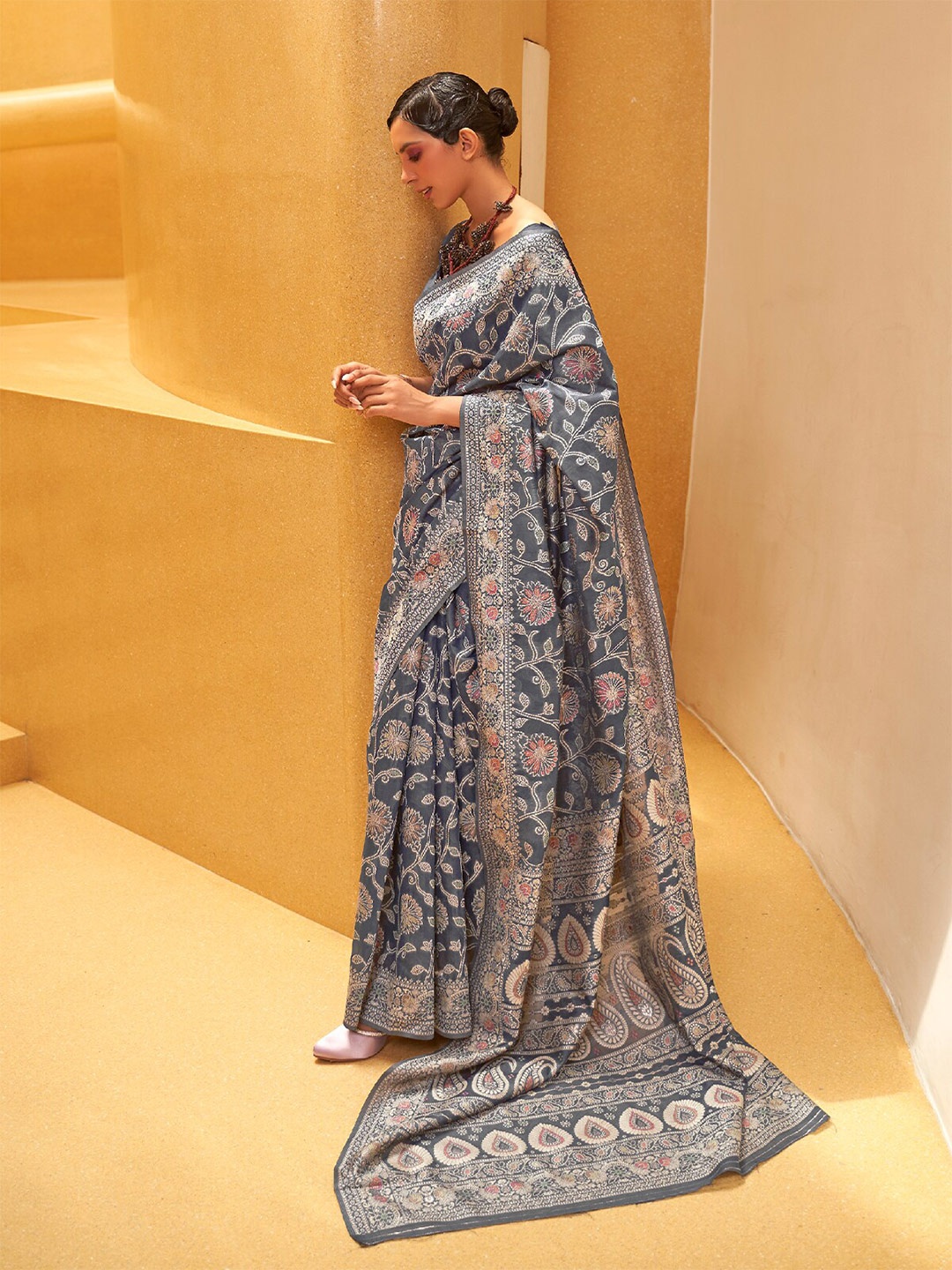 

ODETTE Woven Design Silk Blend Saree, Grey