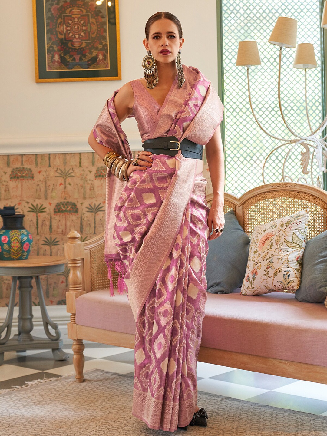 

ODETTE Geometric Motif Woven Design Tissue Saree, Pink