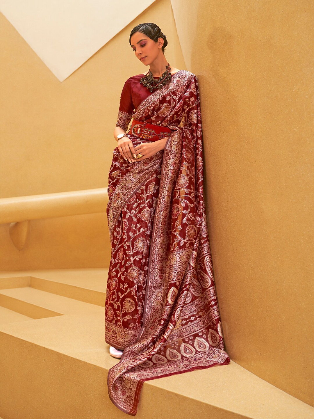 

ODETTE Floral Woven Design Saree, Maroon