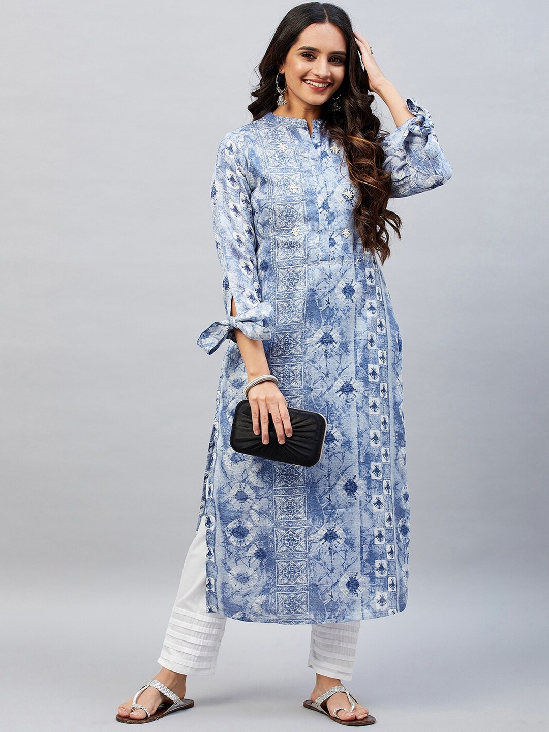 

Aaheli Textured Printed Thread Work Kurta With Pyjamas, Blue