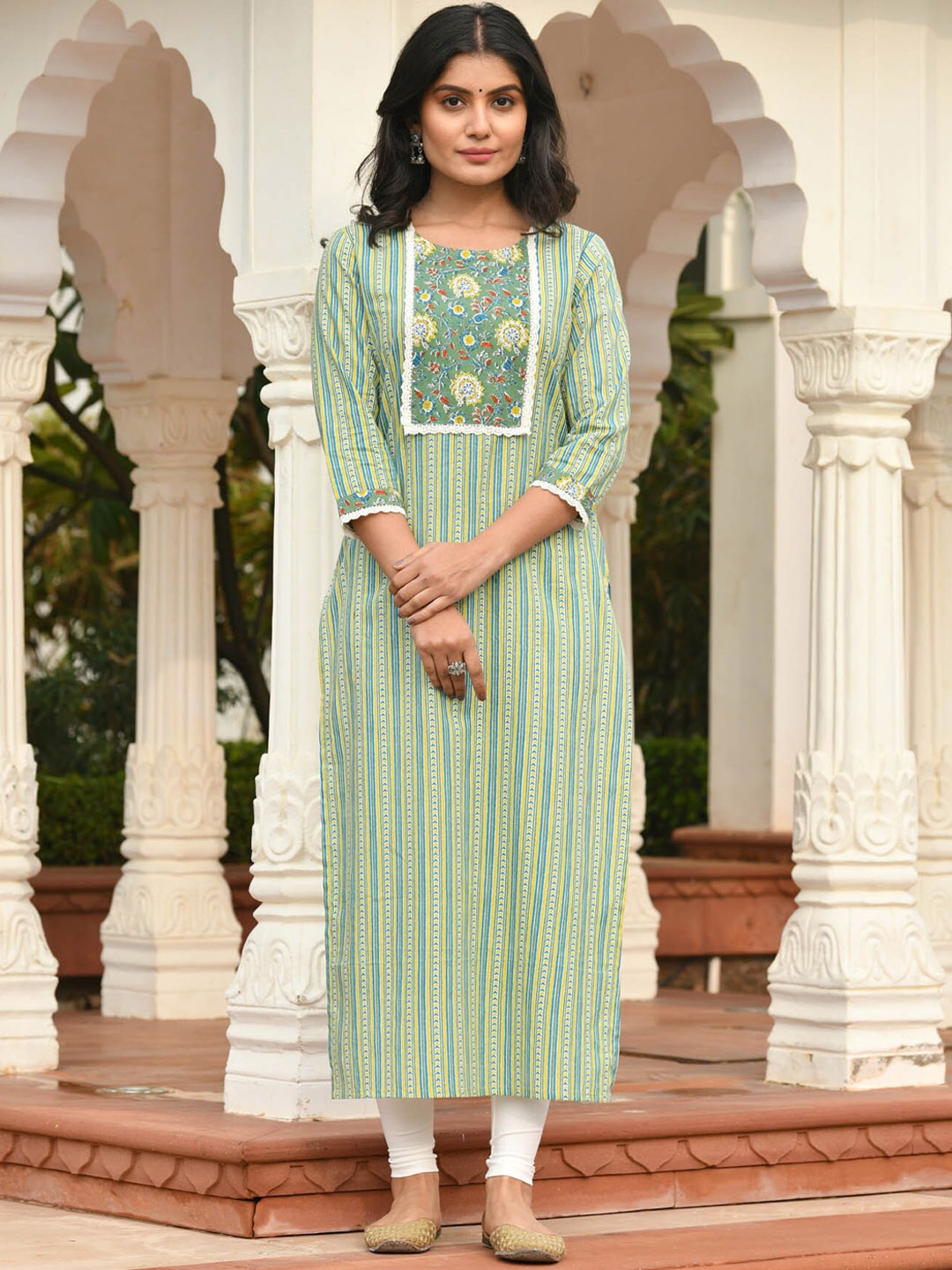 

Aaheli Lace Floral Printed Straight Cotton Kurta, Green