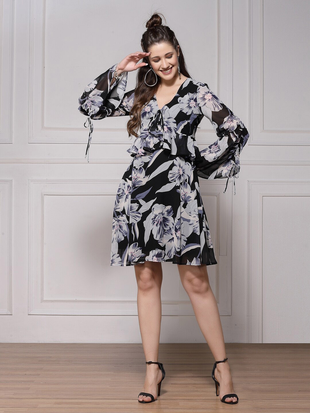 

KASSUALLY Floral Printed Flared Sleeves Ruffles Empire Dress, Black