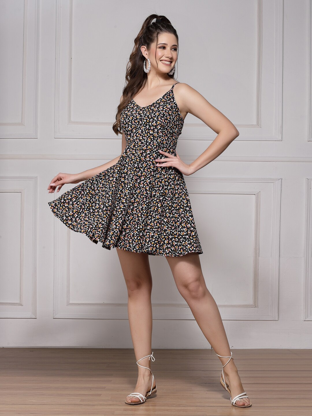

KASSUALLY Floral Printed Crepe Dress, Black