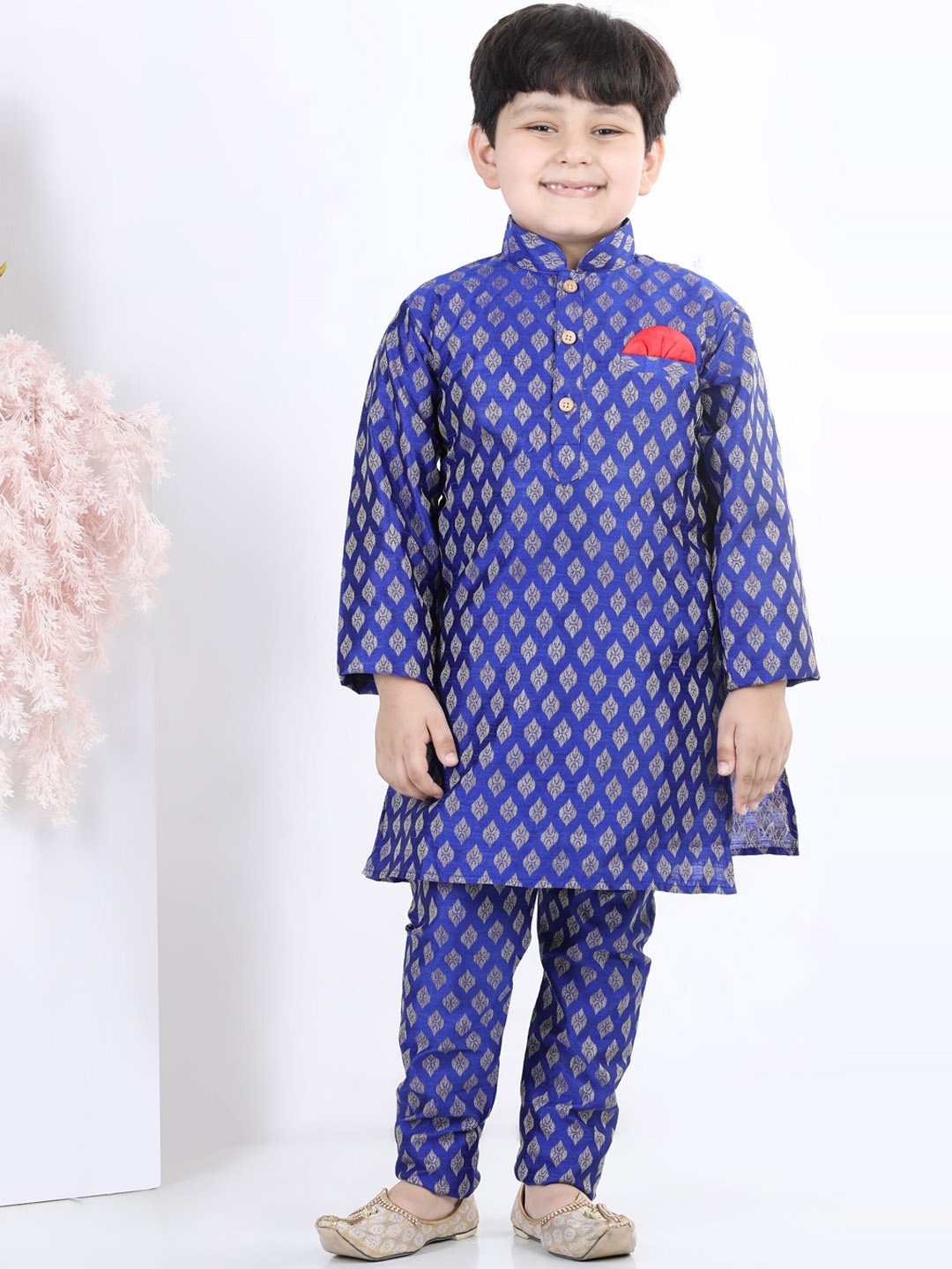 

Aj DEZInES Boys Ethnic Motif Woven Design Mandarin Collar Kurta With Pyjamas, Blue