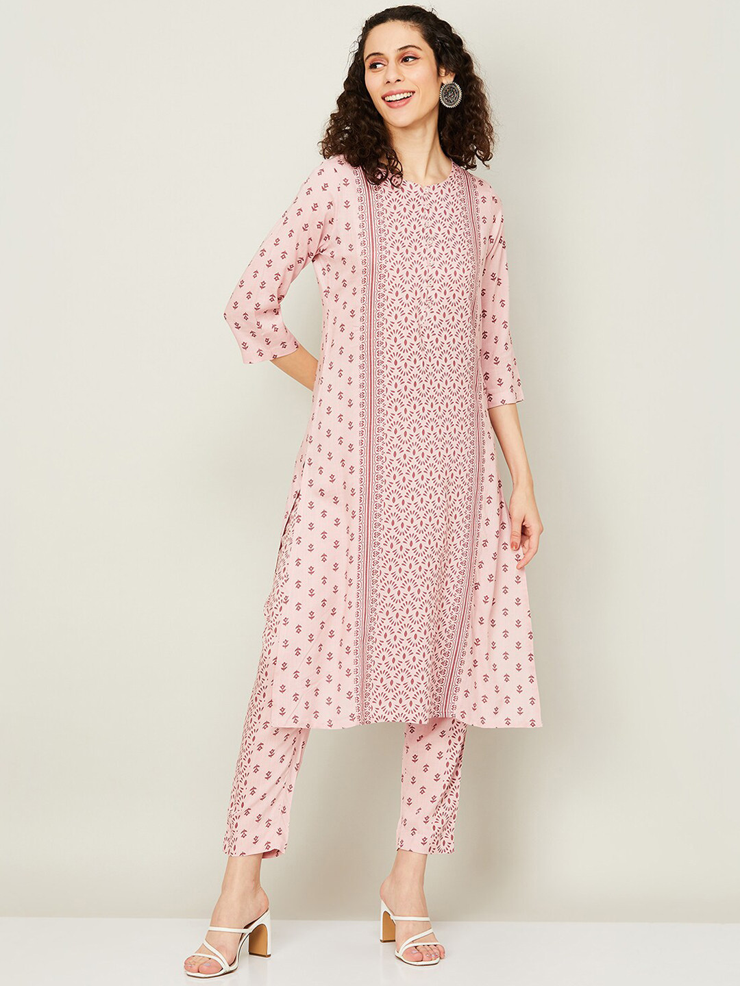 

Melange by Lifestyle Floral Printed Kurta with Trousers with Dupatta, Pink