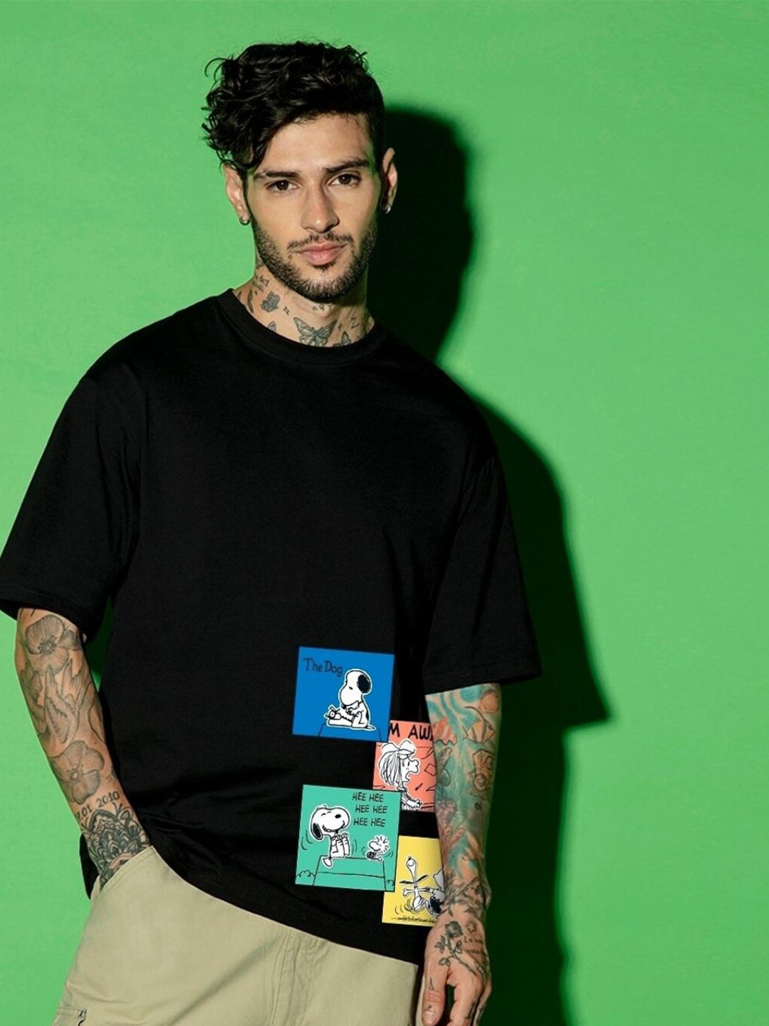 

Bewakoof x Official Peanuts Merchandise Snoopy Stripboard Printed Oversized T-shirt, Black