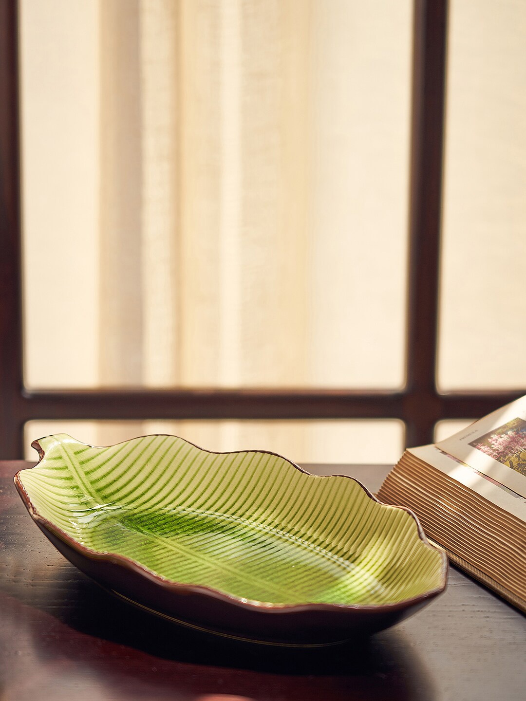 

Pure Home and Living Green Scalloped Leaf Ceramic Platter
