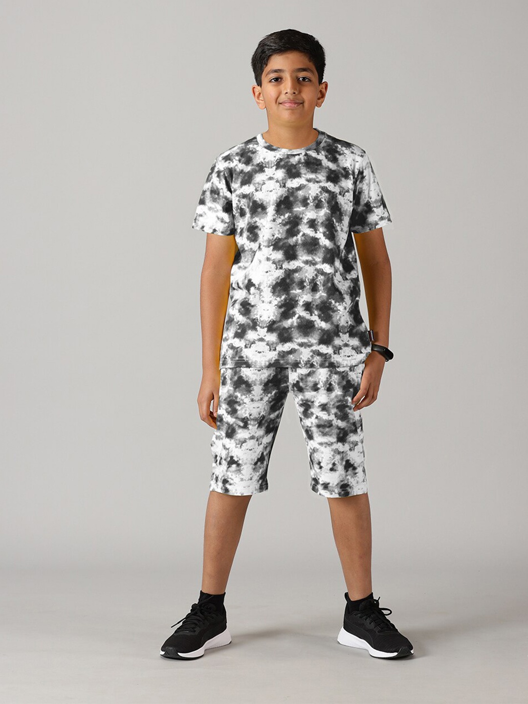 

KiddoPanti Boys Tie & Dye Printed Pure Cotton T-shirt with Shorts, Black