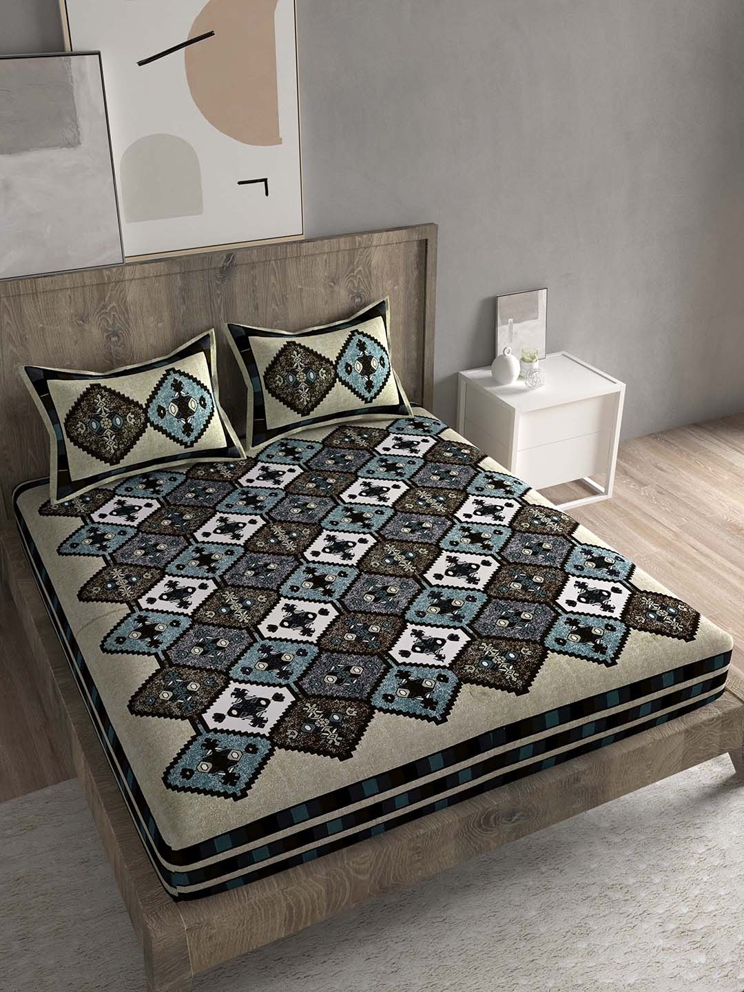 

Spangle Grey & White Ethnic Motifs 260 TC Cotton King Bedsheet with 2 Pillow Covers