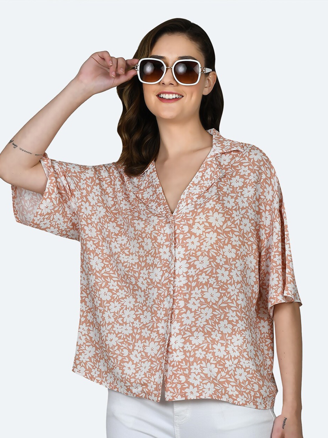 

Zink London Women Floral Printed Boxy Shirt, Peach