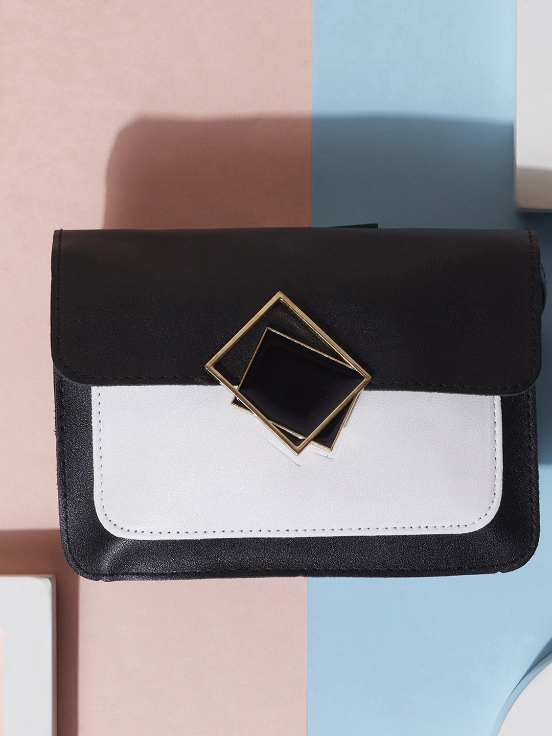 

HAUTE SAUCE by Campus Sutra Women Colourblocked Envelope Clutch, Black