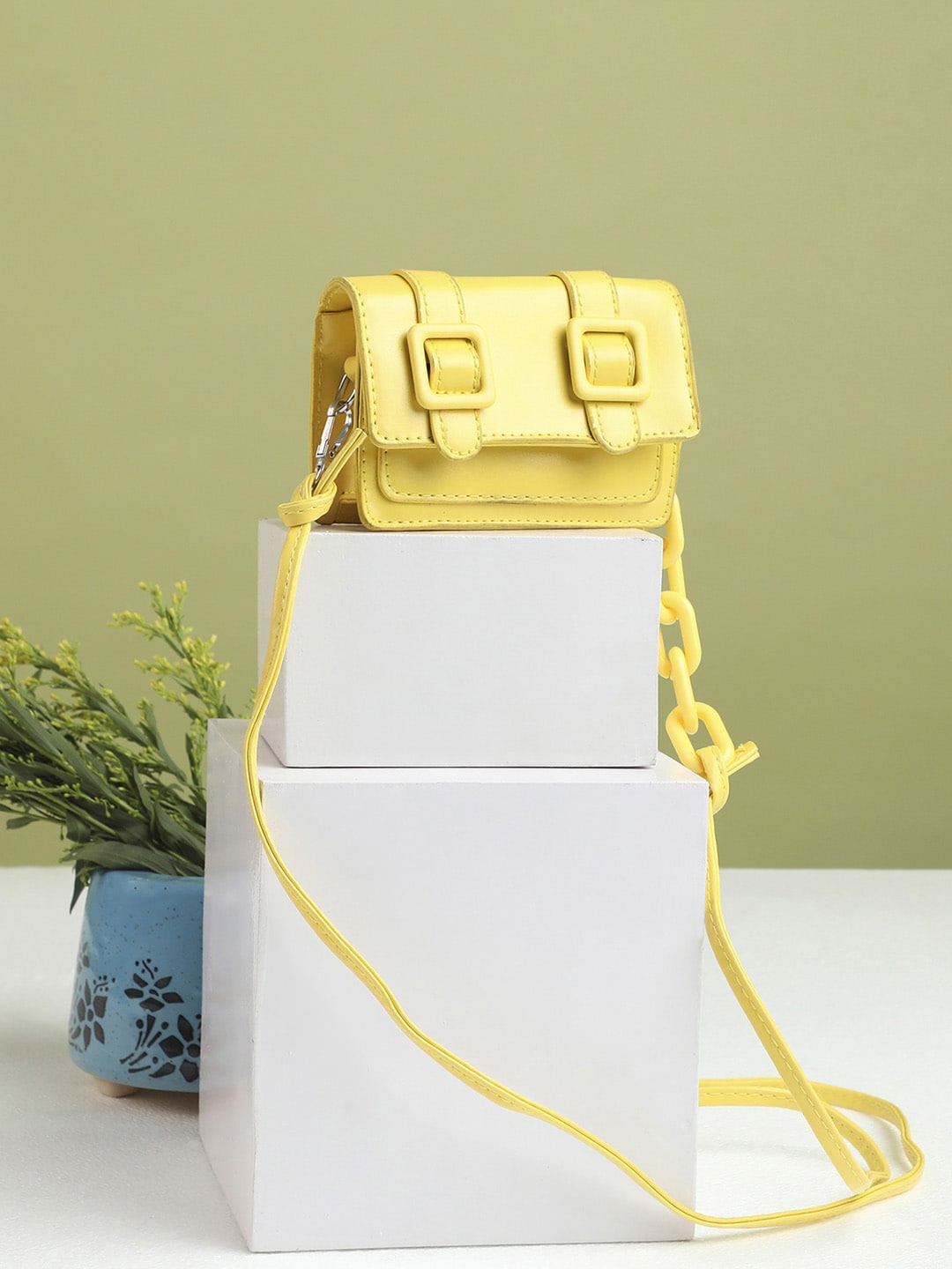 

HAUTE SAUCE by Campus Sutra Mini Sling Bag, Yellow