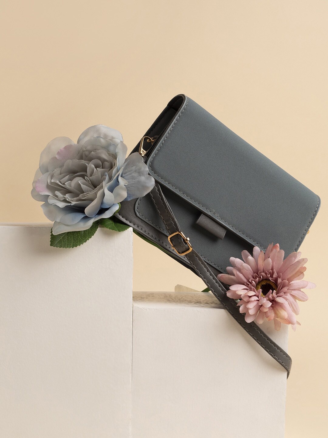 

HAUTE SAUCE by Campus Sutra PU Water Resistant Structured Sling Bag, Grey