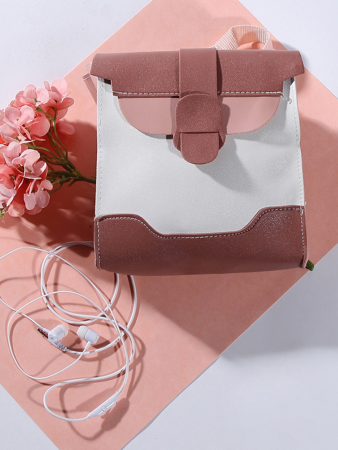 

HAUTE SAUCE by Campus Sutra Colourblocked Clutch Backpack, Cream