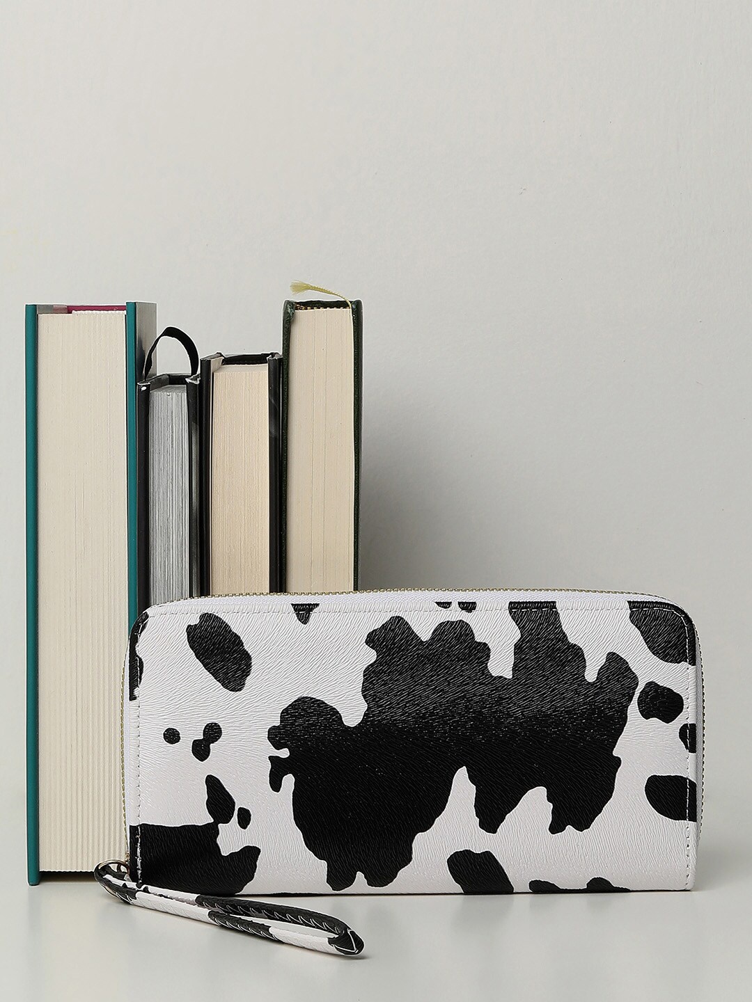 

HAUTE SAUCE by Campus Sutra Women Printed Vegan Leather Two Fold Wallet, White