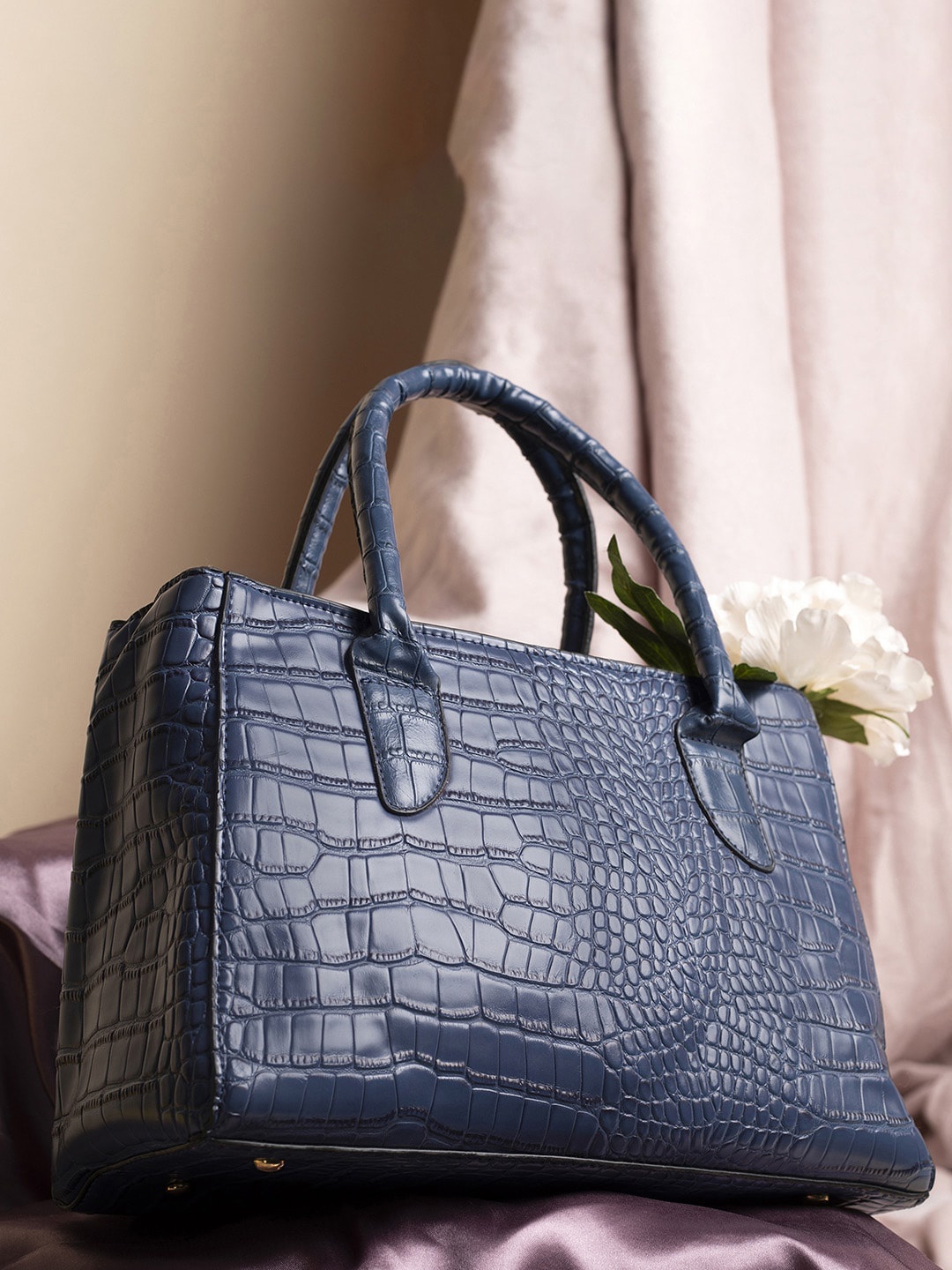 

HAUTE SAUCE by Campus Sutra Textured Structured Handheld Bag, Navy blue