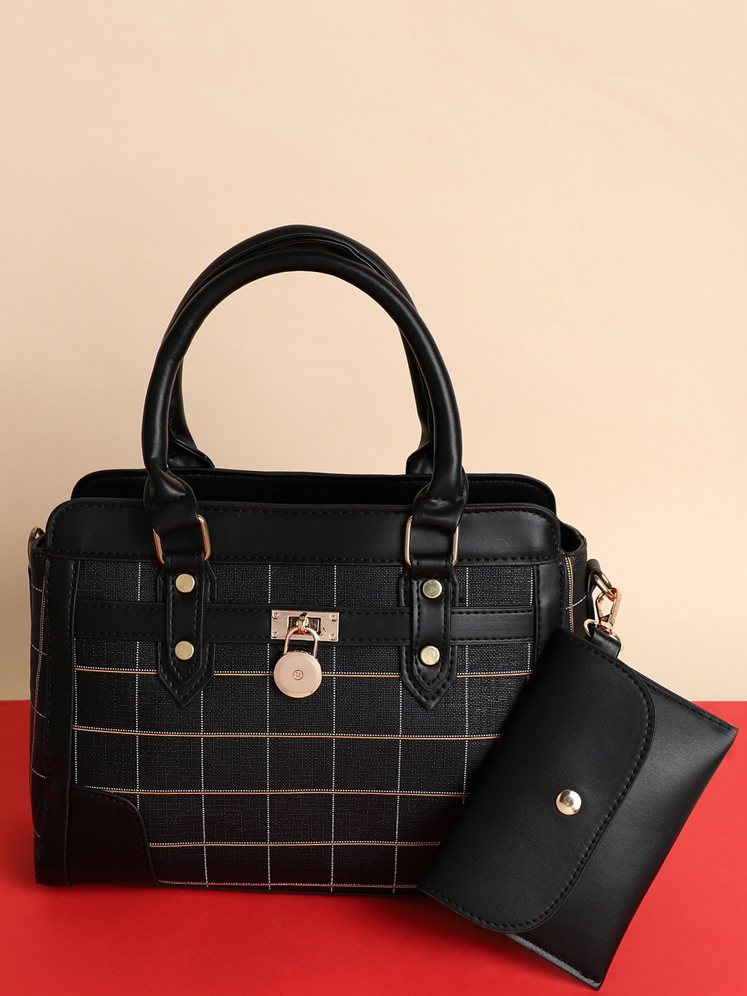 

HAUTE SAUCE by Campus Sutra Non Detachable Textured Handheld Bag, Black