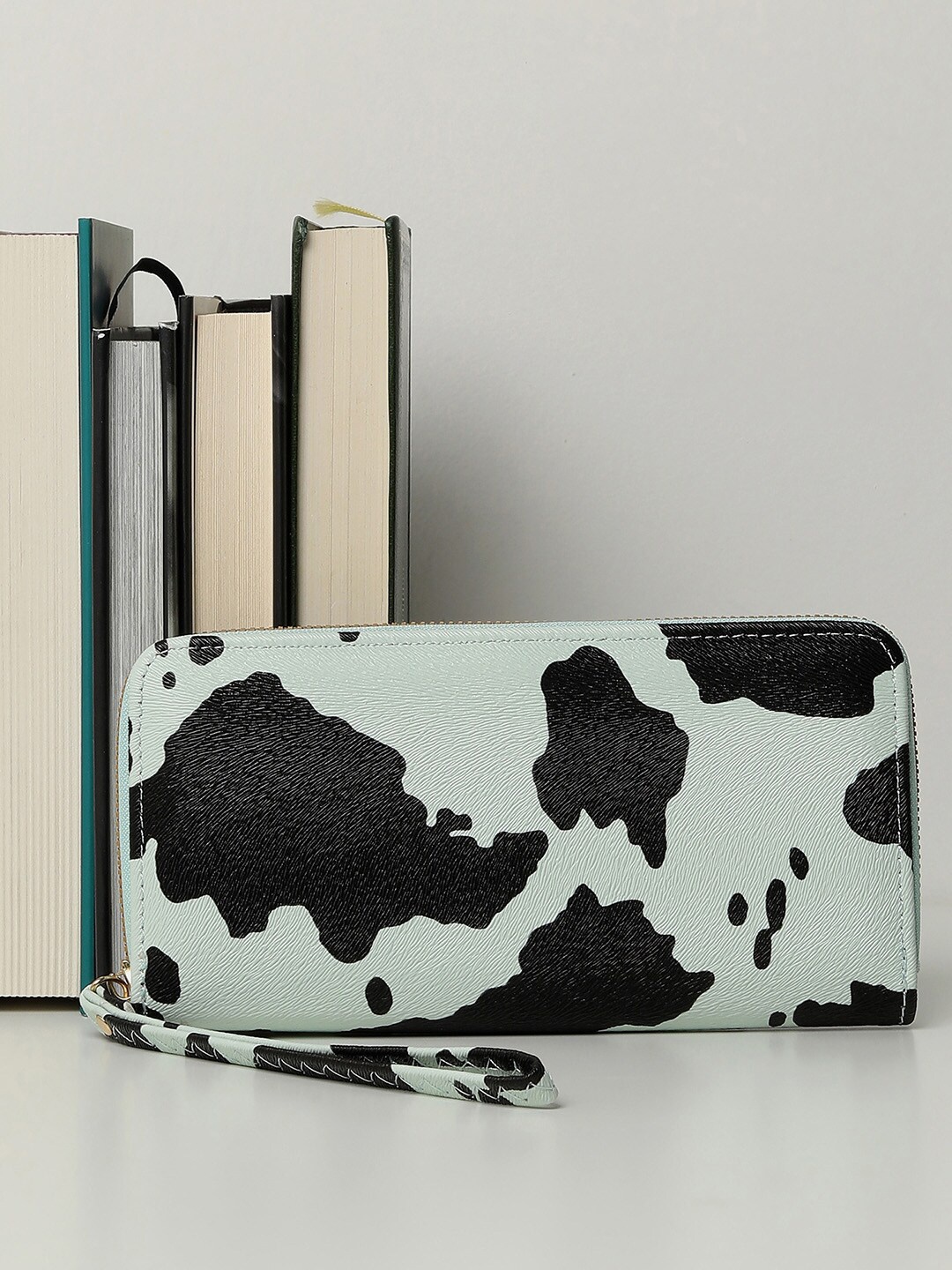 

HAUTE SAUCE by Campus Sutra Women Printed Vegan Leather Two Fold Wallet, Green