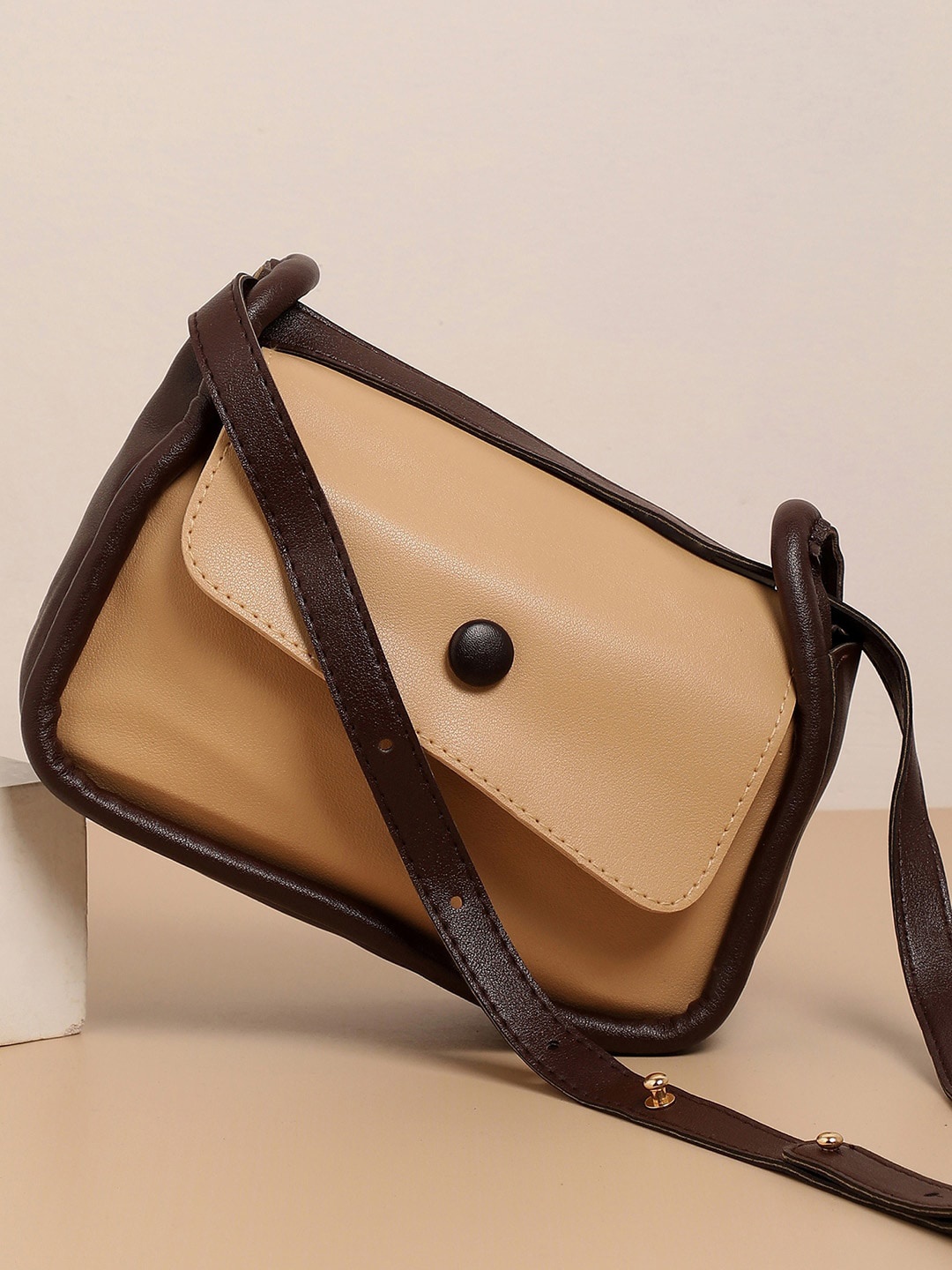 

HAUTE SAUCE by Campus Sutra PU Sling Bag, Beige