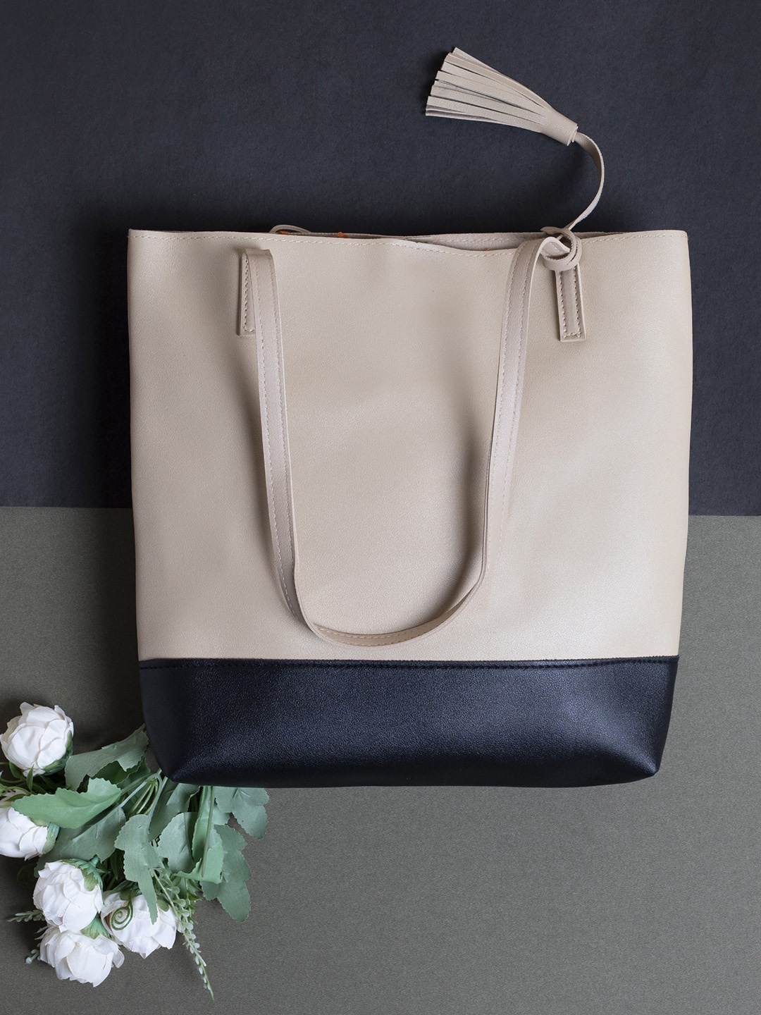 

HAUTE SAUCE by Campus Sutra PU Handheld Bag, Beige
