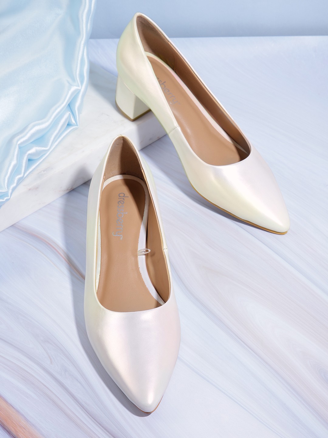 

DressBerry Iridescent Effect Block Pumps, White