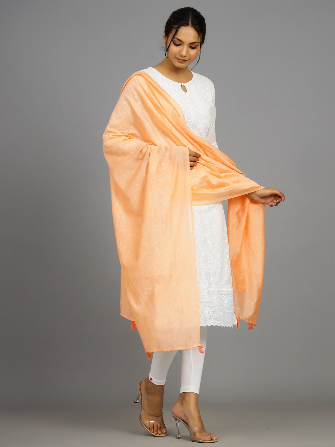 

HANDICRAFT PALACE Peach-Coloured & Gold-Toned Embroidered Dupatta with Thread Work