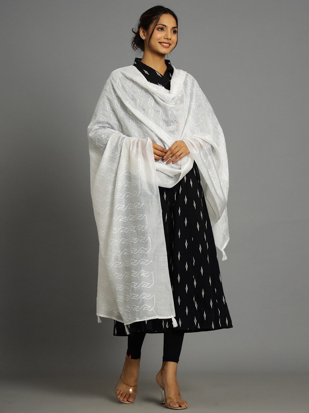 

HANDICRAFT PALACE Embroidered Dupatta With Thread Work, White