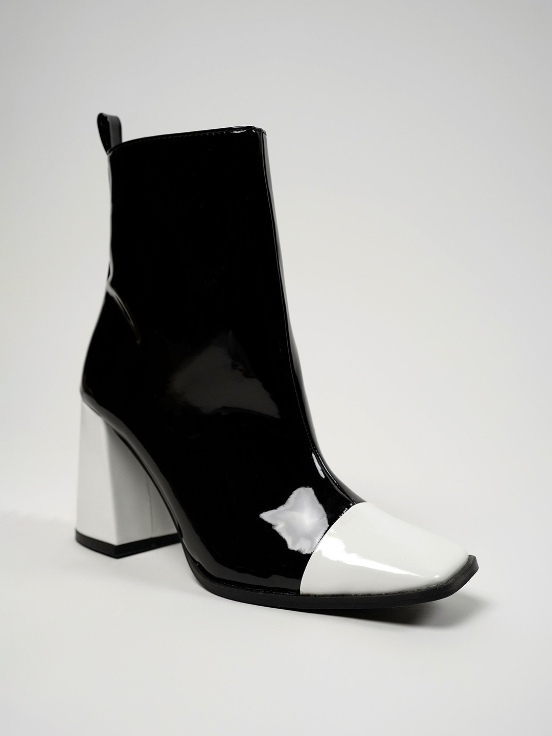

Theater Women Colourblocked Regular Boots, Black
