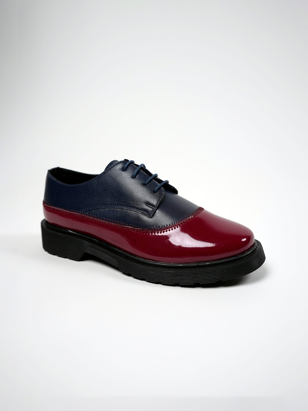 

Theater Women Colourblocked Derbys, Maroon