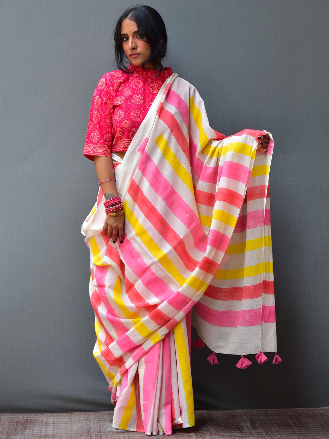 

Chidiyaa Striped Pure Cotton Block Print Saree, White