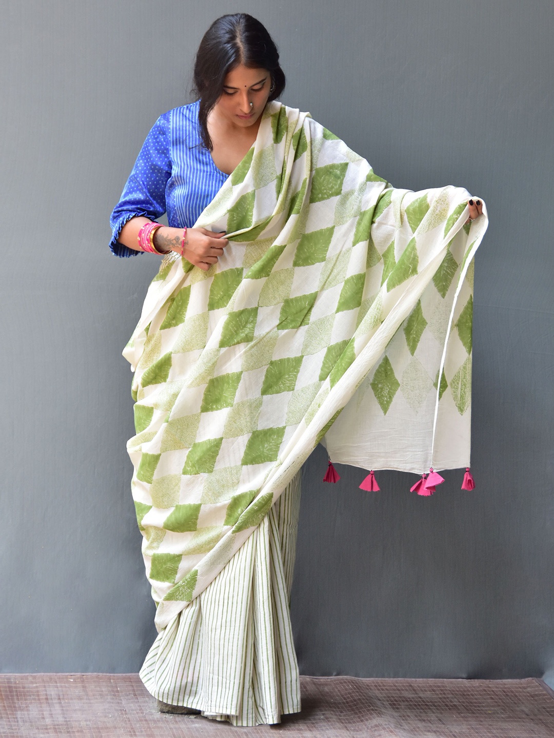 

Chidiyaa Geometric Motif Pure Cotton Block Print Saree, White