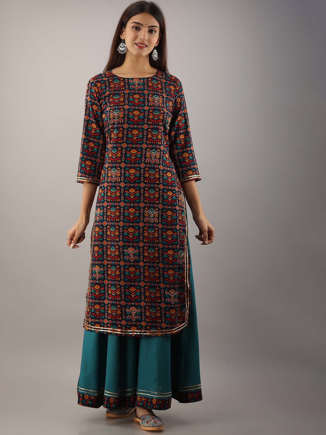 

Nehamta Ethnic Motifs Printed Zari Kurta with Palazzos, Navy blue