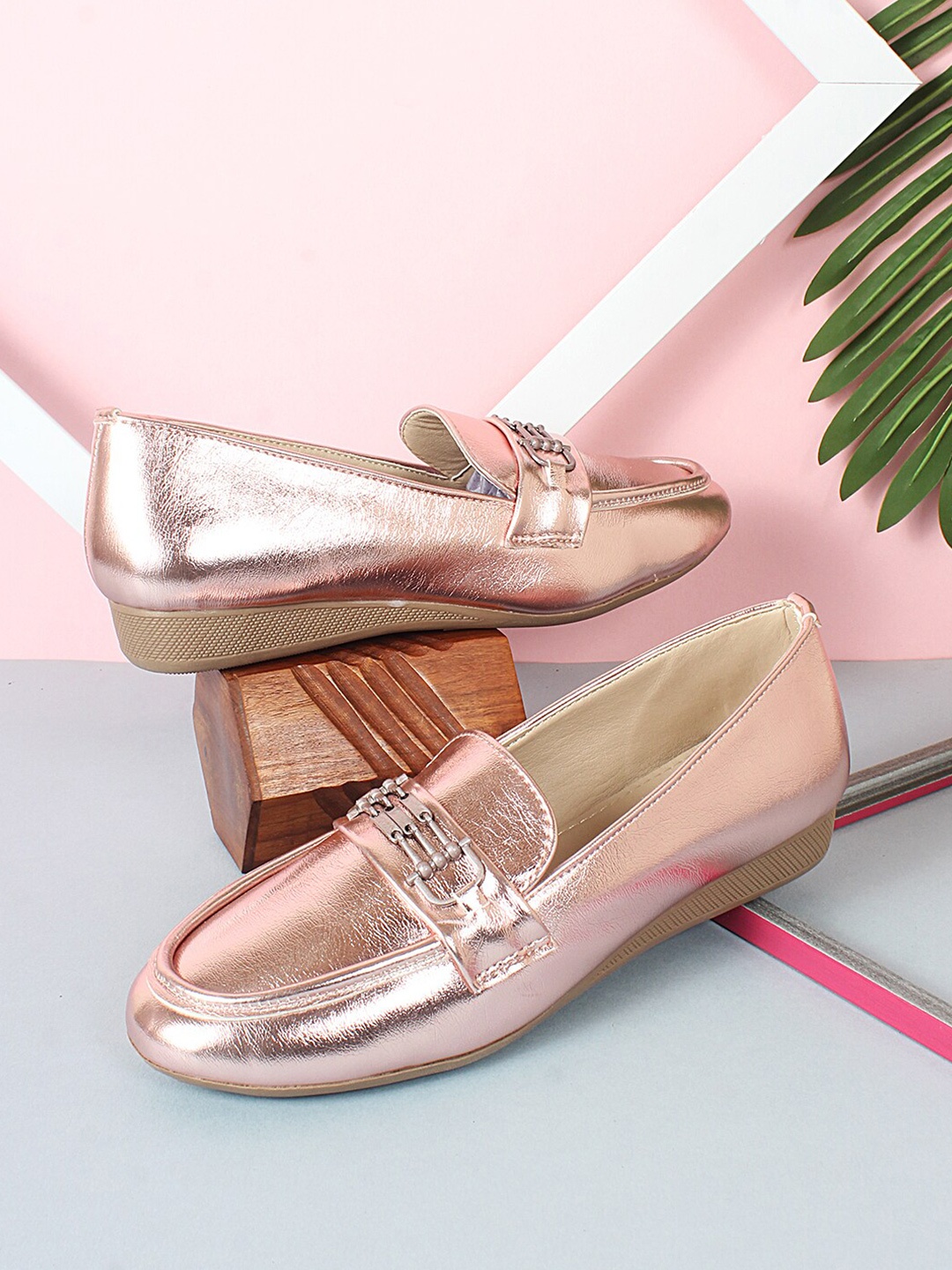 

DressBerry Women Round Toe Slip On Loafers, Gold
