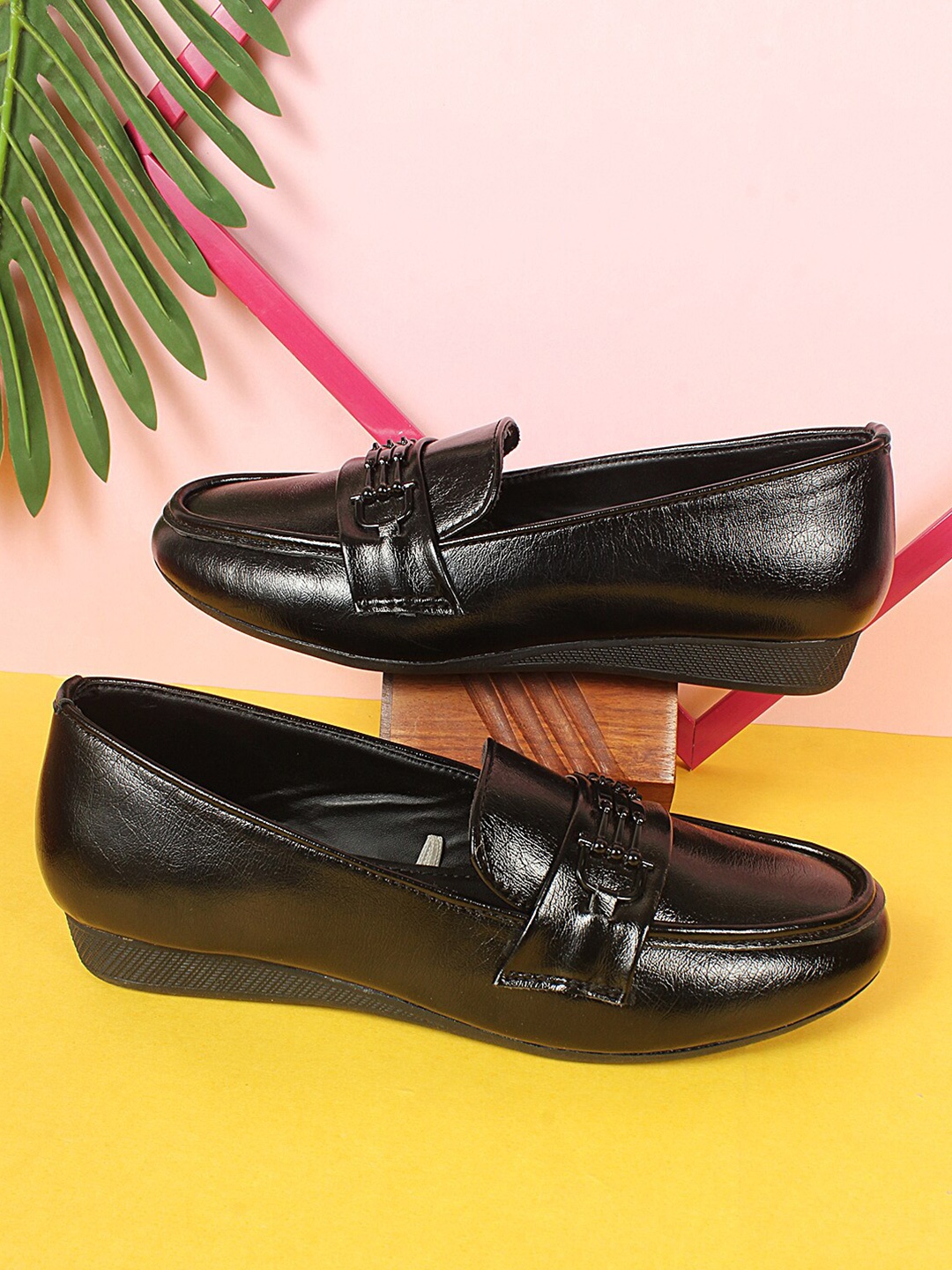 

DressBerry Women Round Toe Slip On Loafers, Black