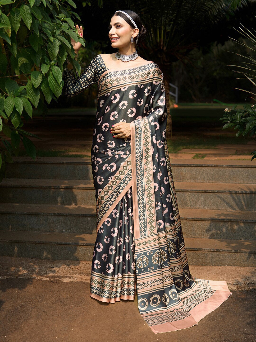 

Anouk Ethnic Motifs Printed Pure Crepe Block Print Saree, Black
