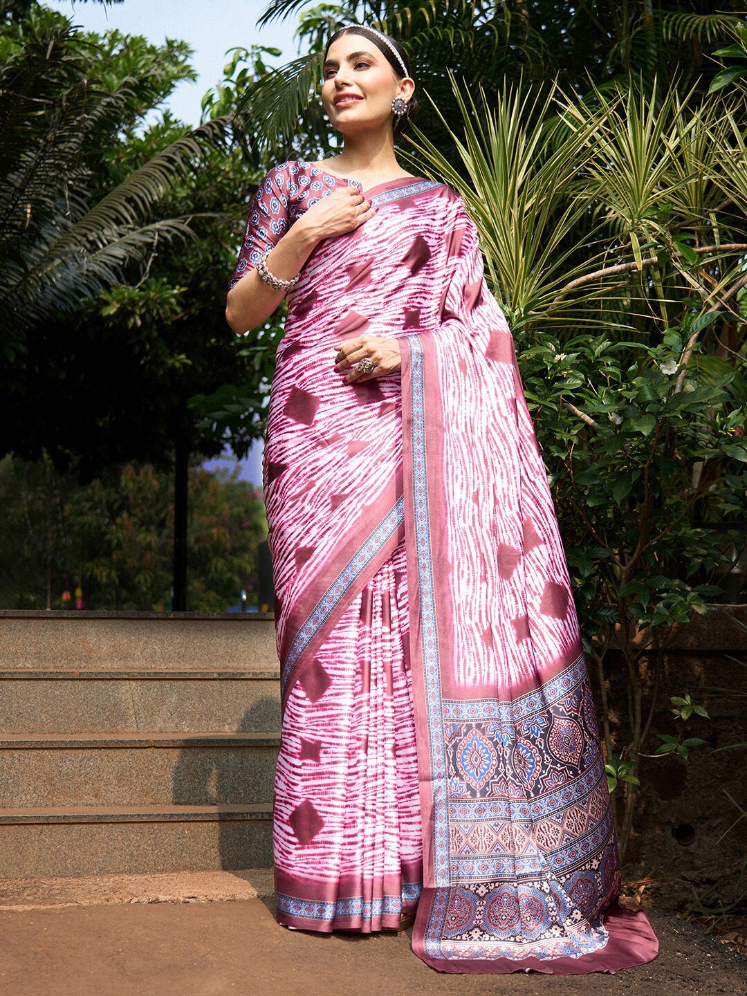 

Anouk Tie and Dye Pure Crepe Block Print Saree, Mauve
