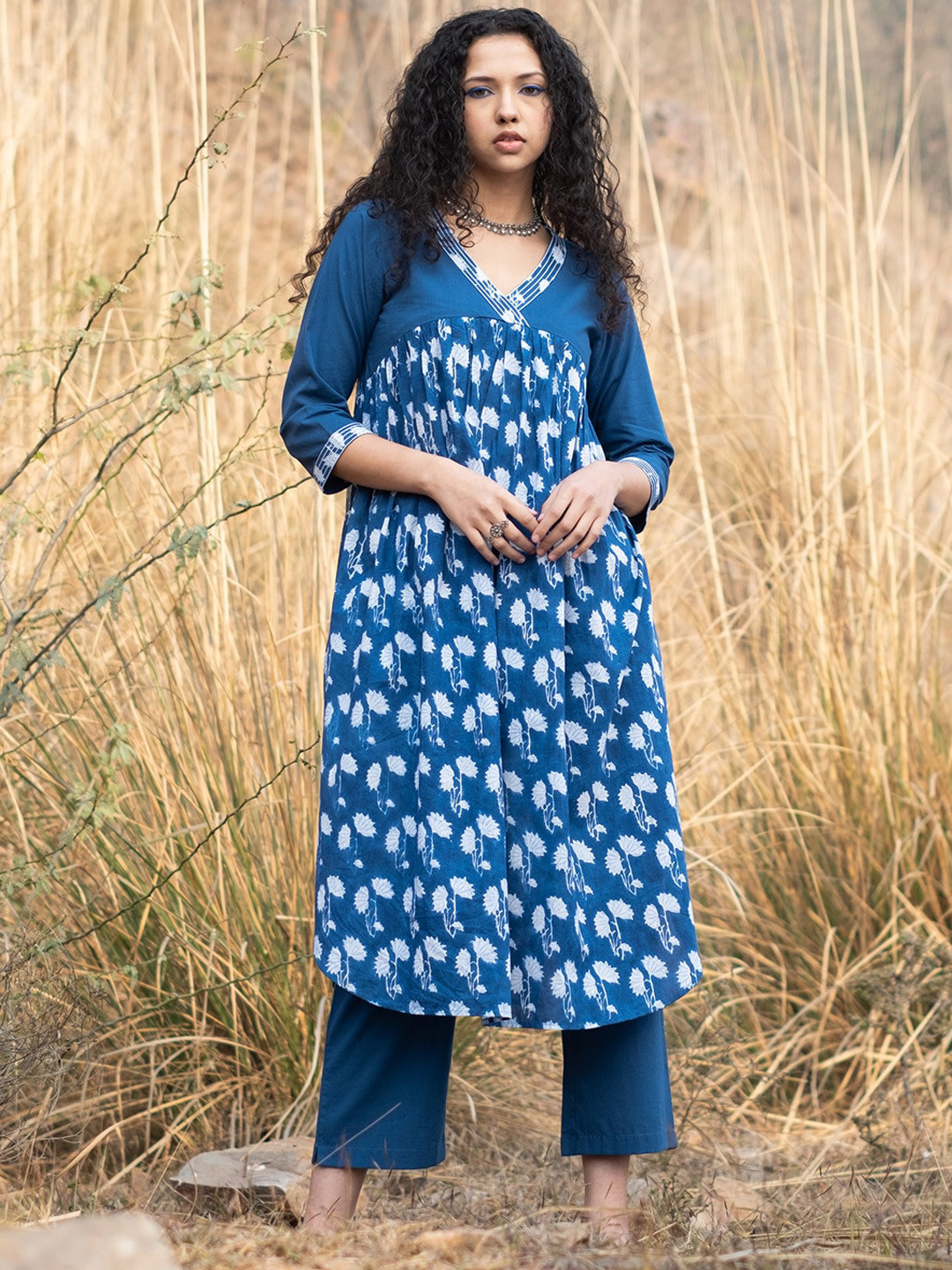 

AKISO V-Neck Pleated Ethnic Motifs Printed A-Line Block Print Cotton Kurta, Blue