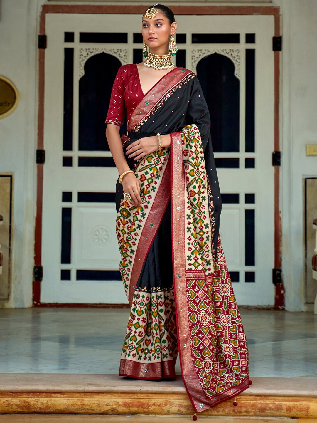

Anouk Ethnic Printed Pochampally Saree, Black