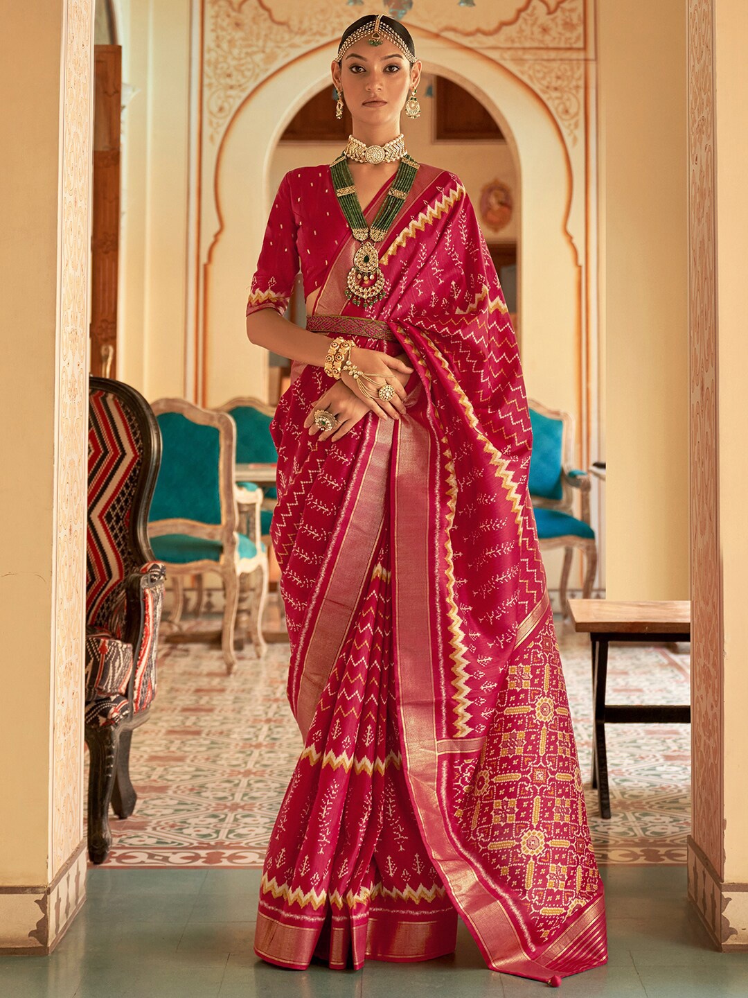 

AnoukIkat Geomtric Printed Zari Ikat Saree, Pink