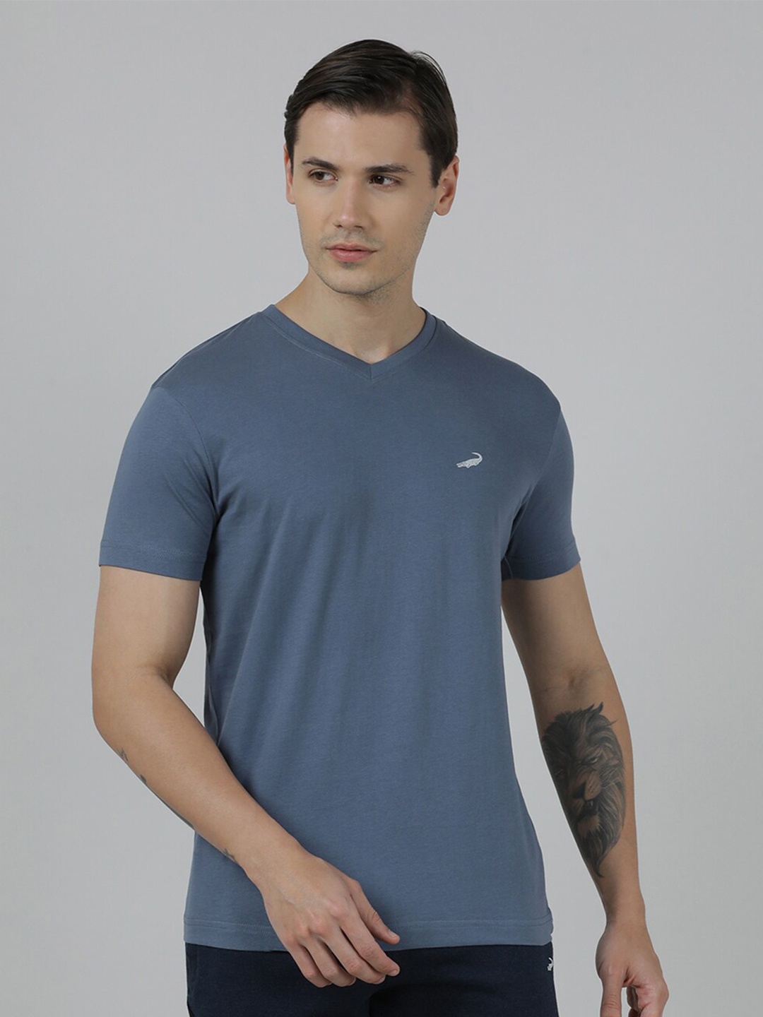 

Crocodile V-Neck Slim Fit Cotton T-shirt, Blue
