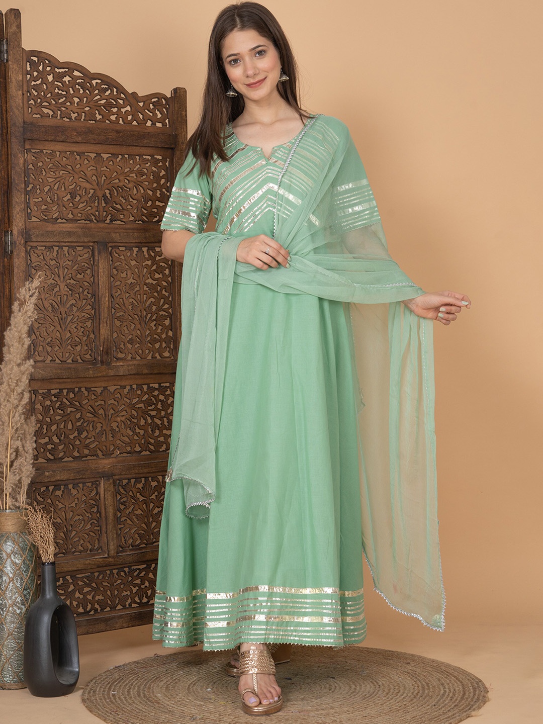 

SINGNI Gotta Patti Notch Neck Pure Cotton Anarkali Kurta With Trousers & Dupatta, Green