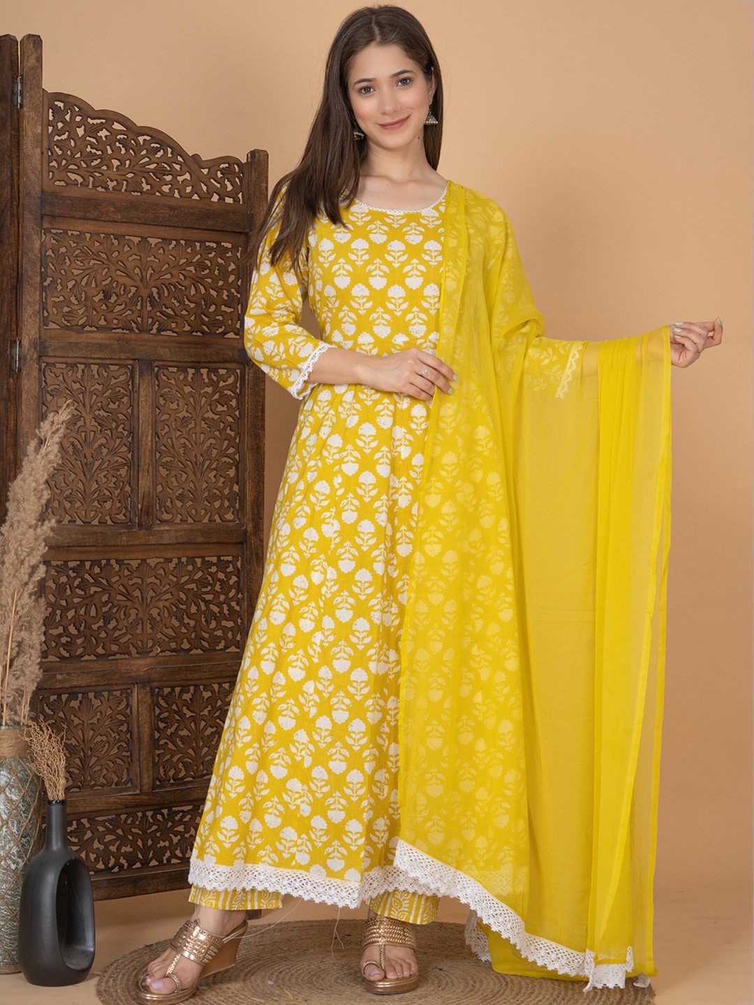 

SINGNI Paneled Ethnic Motifs Printed Anarkali Pure Cotton Kurta with Trousers & Dupatta, Yellow