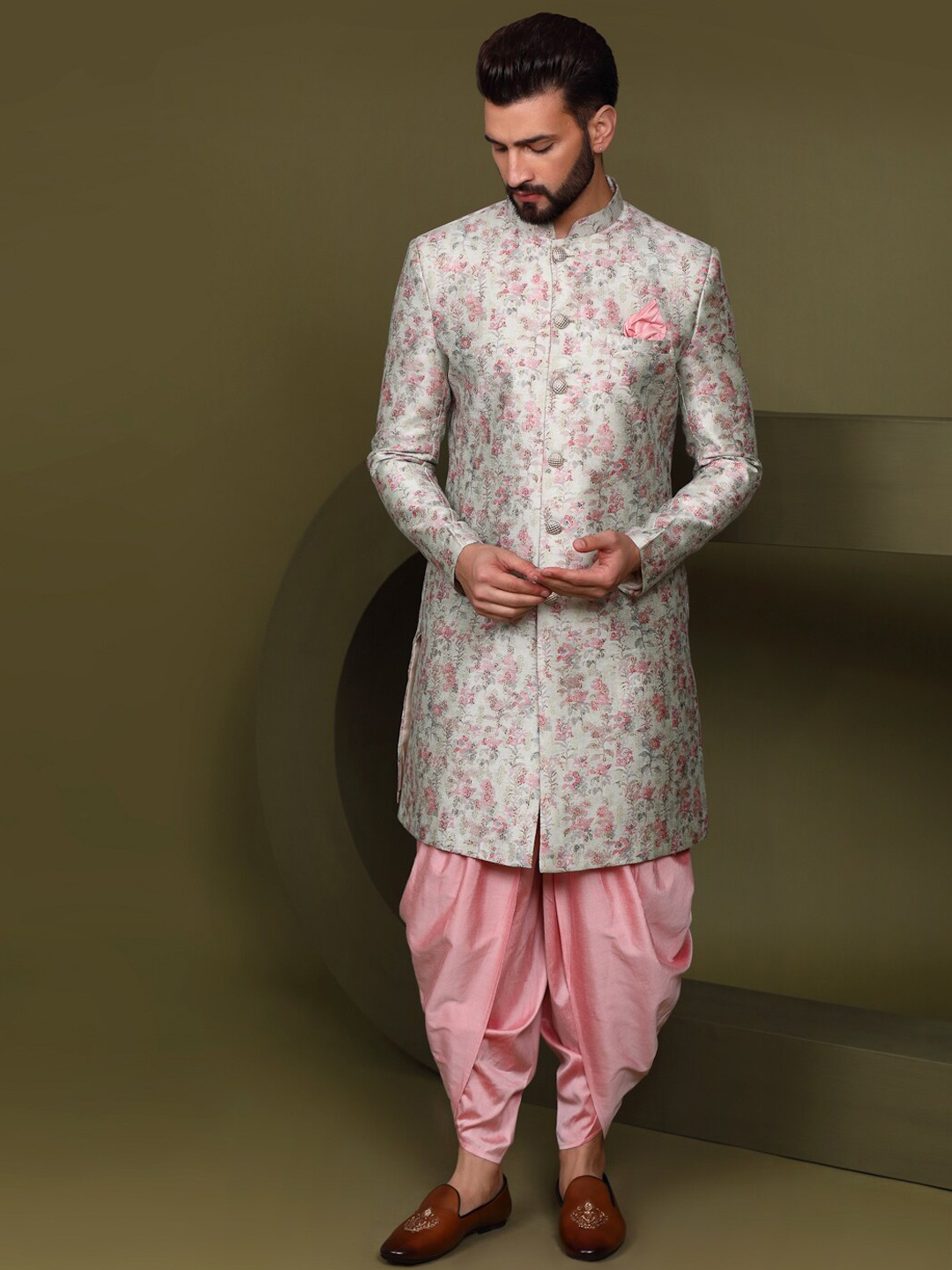 

KISAH Men Woven Design Straight Indowestern Sherwani Set, Grey