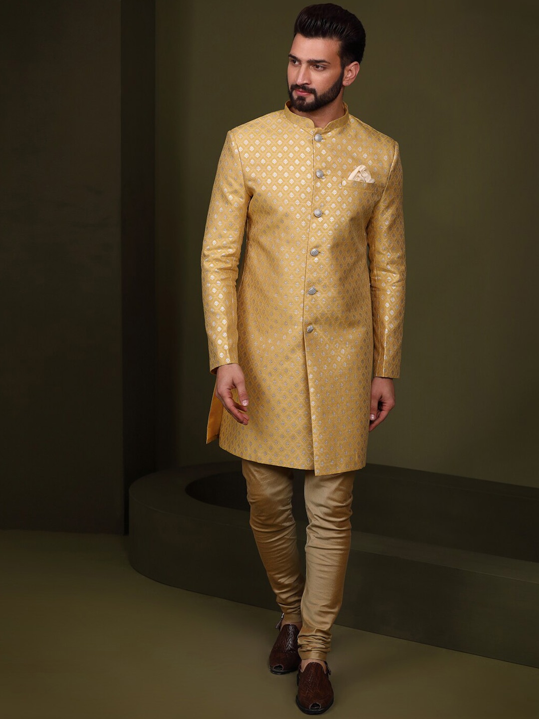 

KISAH Men Woven Design Mandarin Collar Indowestern Sherwani Set, Mustard