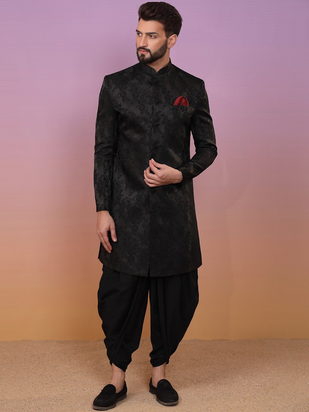 

KISAH Men Woven Design Mandarin Collar Indowestern Sherwani Set, Black